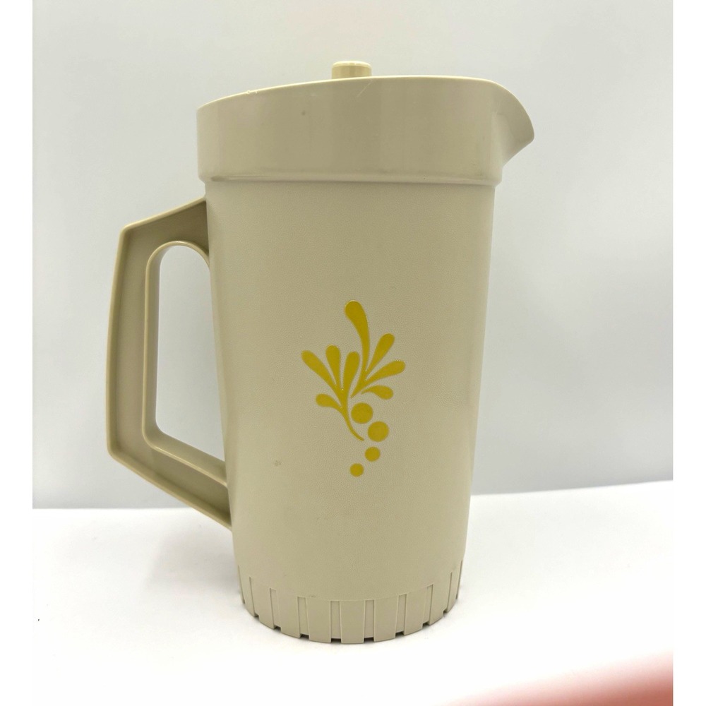 Vintage 1970's Tupperware Pitcher w/ Lid & Handle Almond Gold Wheat 1 QT 874-14